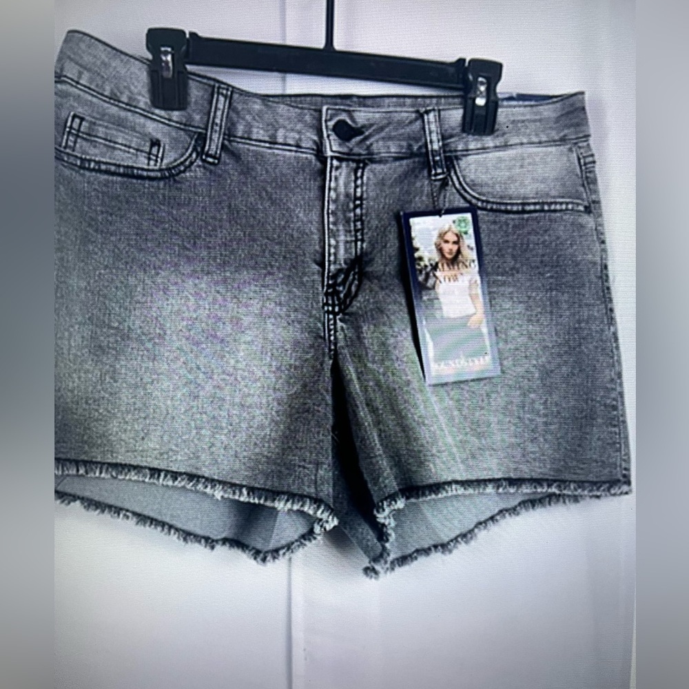 Sound Style Hope High Rise Comfort Stretch Gray Denim Shorts Sz 12/31 NWT